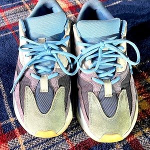 Men’s BLUE CARBON Yeezy authentic size 9 worn twice in perfect condition.